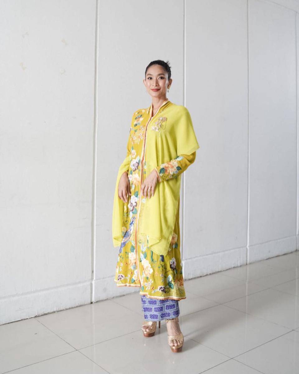padu padan outfit feminin ala Happy Salma (instagram.com/happysalma)