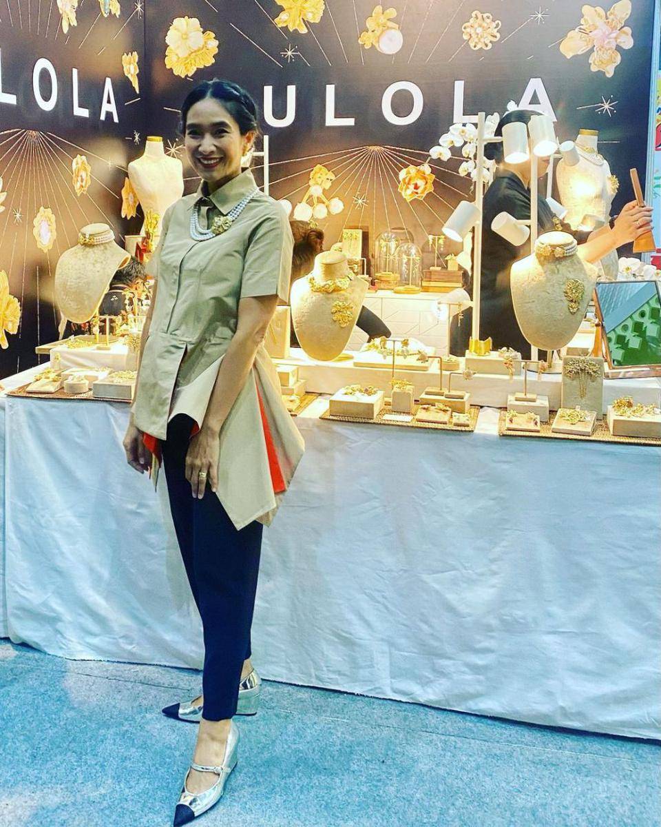 padu padan outfit feminin ala Happy Salma (instagram.com/happysalma)