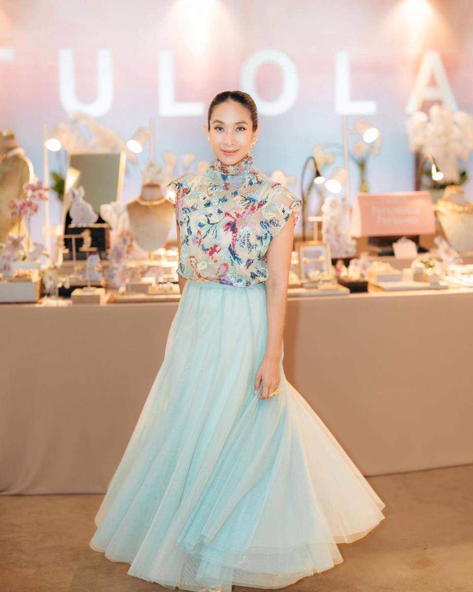 padu padan outfit feminin ala Happy Salma (instagram.com/happysalma)