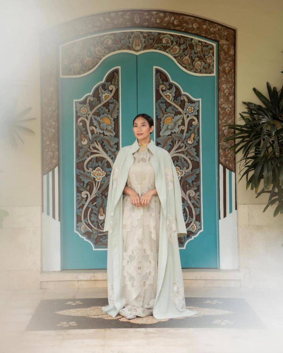 padu padan outfit feminin ala Happy Salma (instagram.com/happysalma)
