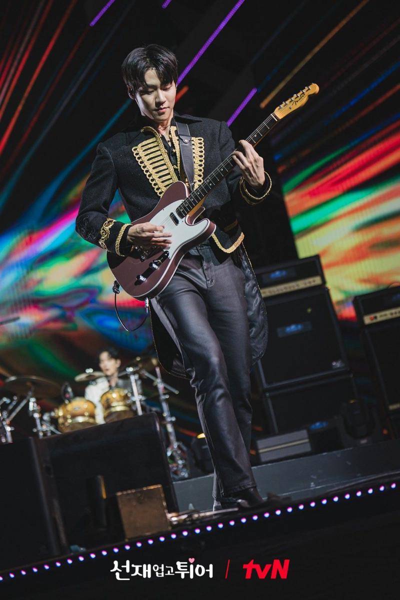 Lee Seung Hyub N.Flying di drakor Lovely Runner (dok. tvN/Lovely Runner)