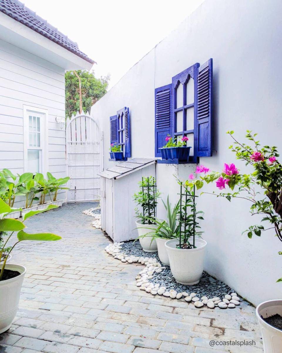 dekorasi rumah tropis (instagram.com/coastalsplash)