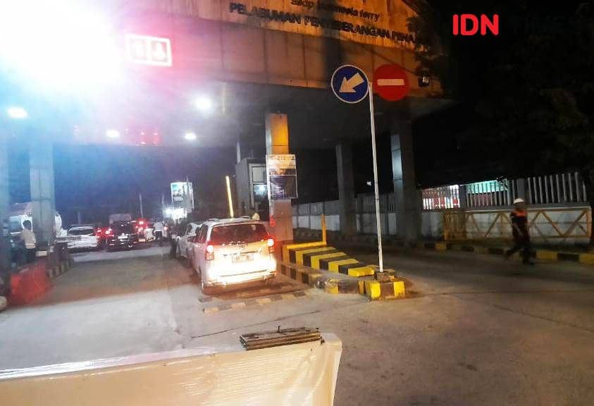 Pengguna jasa angkutan lebaran kapal ferry di pelabuhan ASDP Penajam (IDN Times/Ervan)