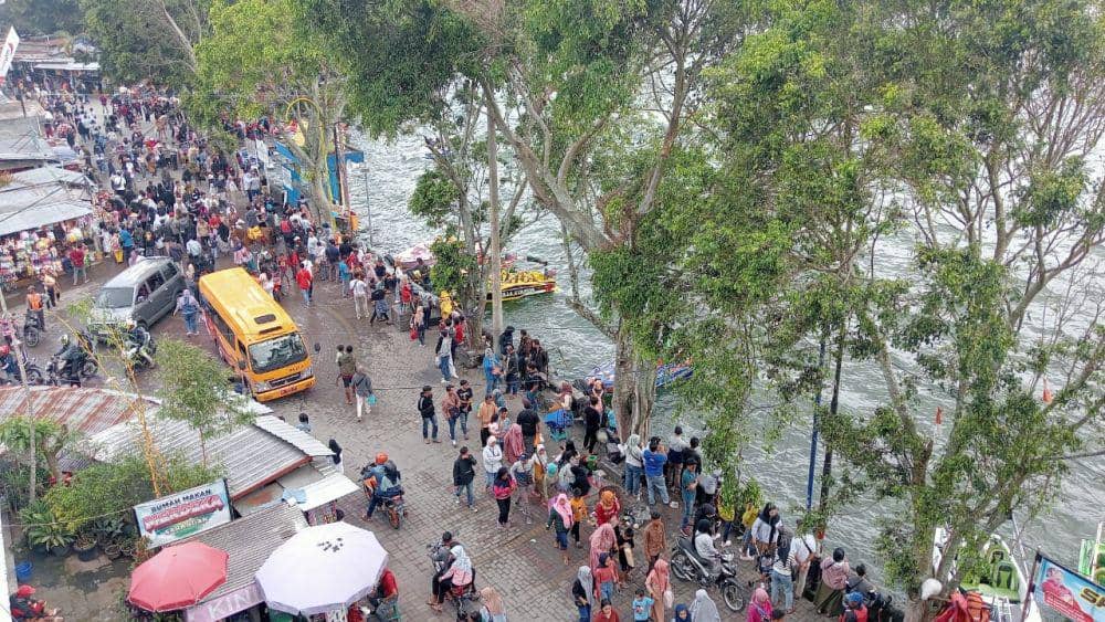 Hari ke-4 Lebaran, Ribuan Wisatawan Kunjungi Telaga Sarangan Magetan