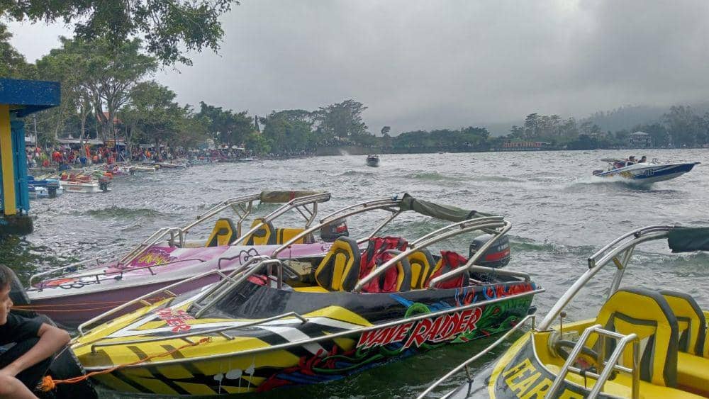 Ribuan wisatwan padati lokasi wisata Telaga Sarangan di Magetan. IDN Times/ Riyanto
