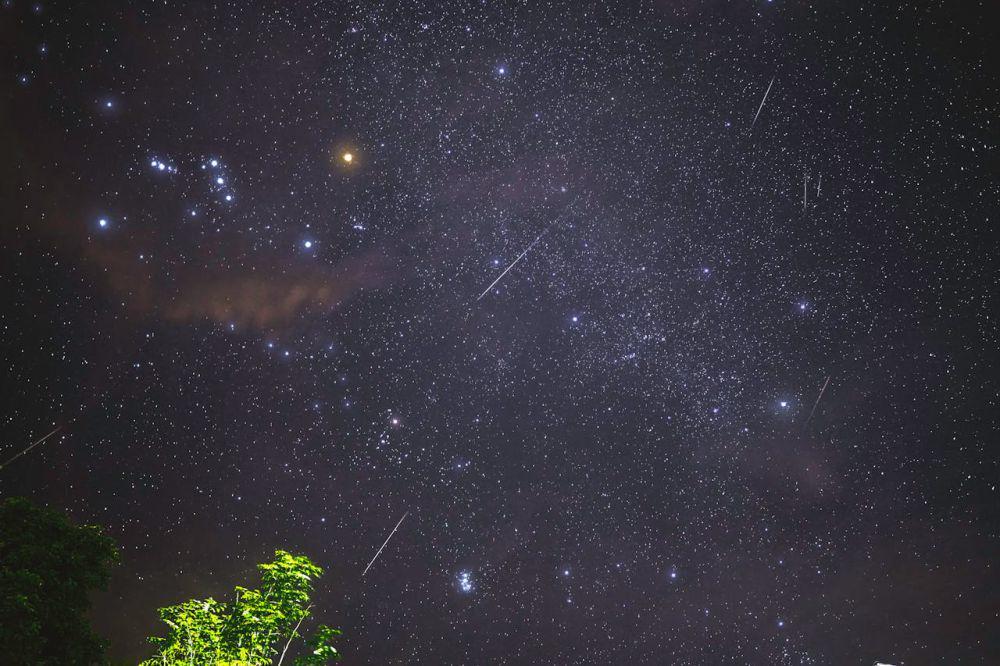 ilustrasi hujan meteor Lyrid (pexels.com/ARMAN ALCORDO JR.)