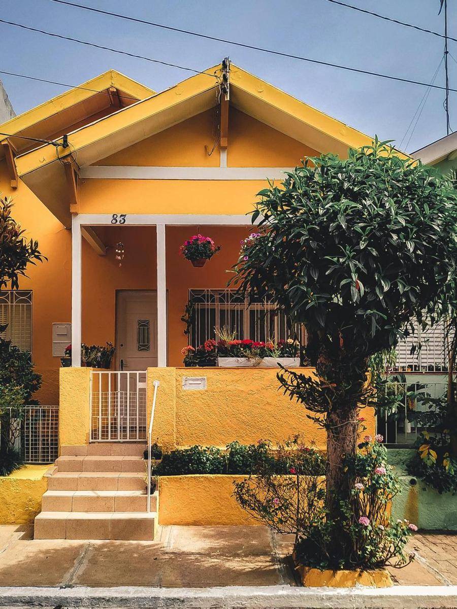 Inspirasi Cat Fasad Bernuansa Vibrant (pexels.com/Thgusstavo Santana)
