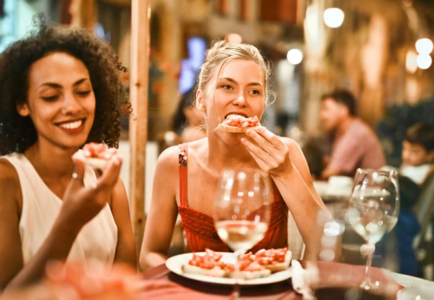 7 Tanda kalau Kamu Makan di Restoran yang Buruk, Awas Zonk!