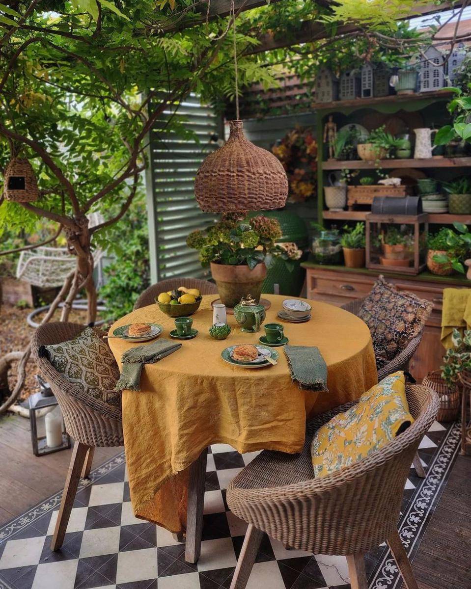 dekorasi rumah tropis (instagram.com/sixat21)