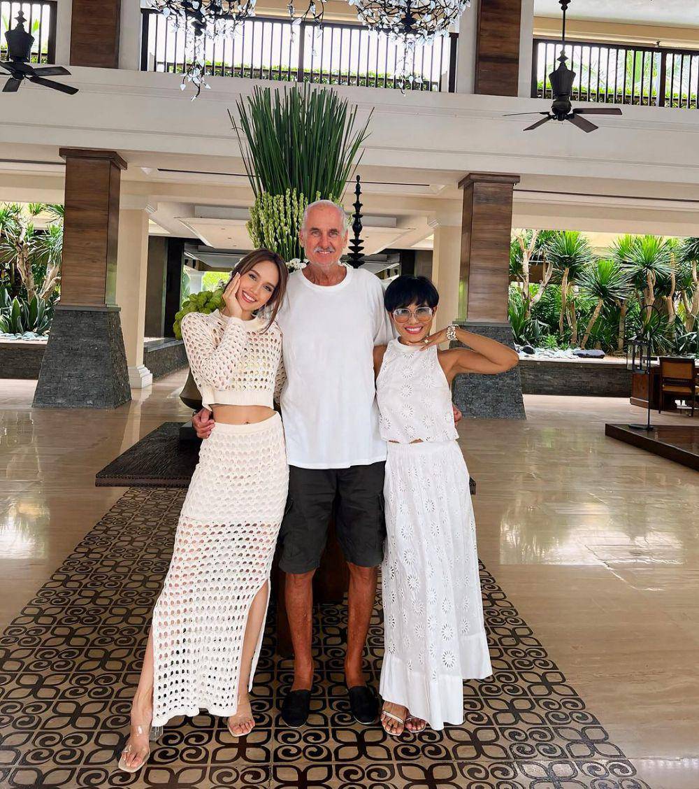 Potret hangat keluarga Cinta Laura di momen lebaran (Instagram.com/claurakiehl)