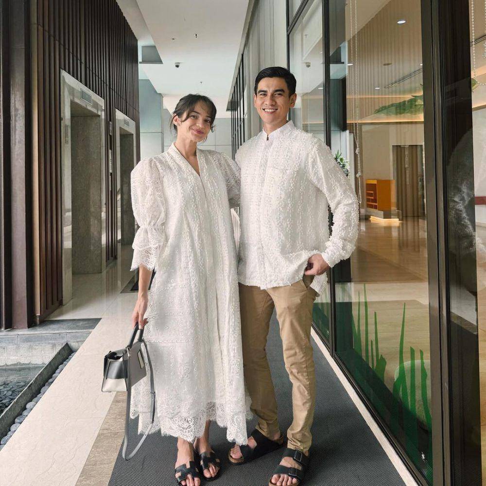 Potret kompak Enzy Storia bersama sang suami kala lebaran (Instagram.com/enzystoria)