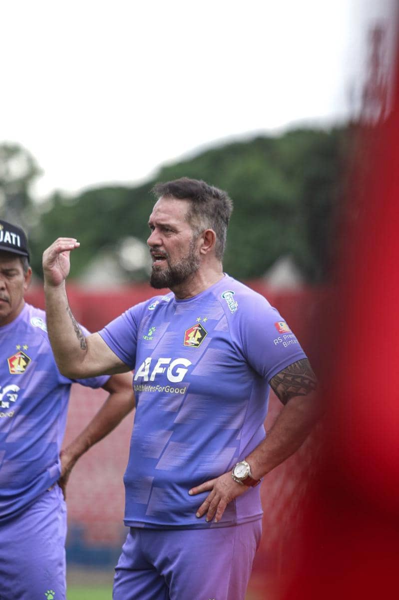 Fisioterapi Persik Kediri, Marcelo Araujo saat mengikuti sesi latihan. instagram.com/persikfcofficial