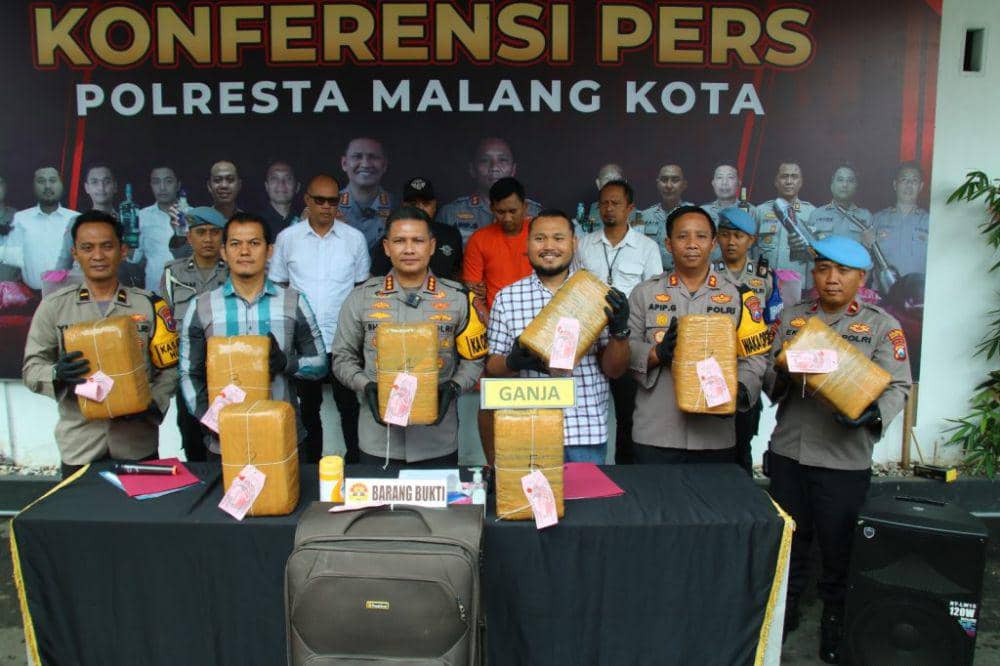 Konferensi pers kasus 42 Kg ganja di Kota Malang. (Dok. Humas Polresta Malang Kota)