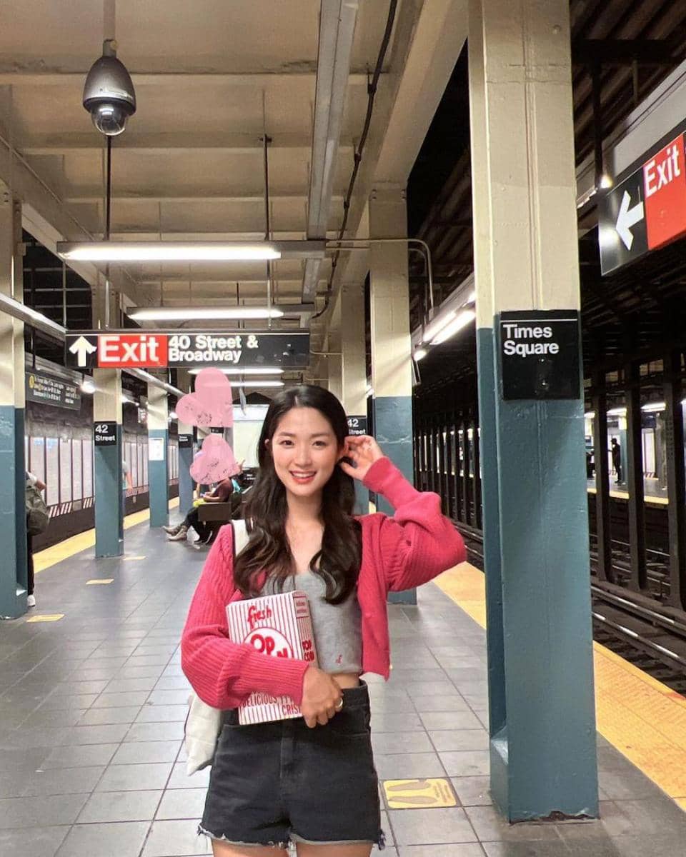 outfit ala Kim Hye Yoon (instagram.com/hye_yoon1110)