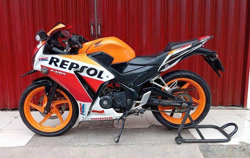 Honda CBR 150R 2015 (instagram.com/iyong.garage)