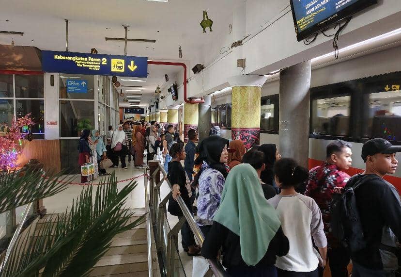 Suasana arus mudik pulang di PT KAI Divre I Sumut (Dok. Humas PT KAI Sumut)