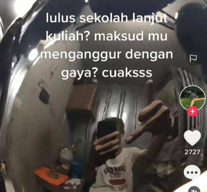 meme kuliah (instagram.com/jakarta.keras)