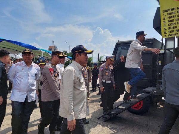 Menteri Perhubungan Budi Karya Sumadi juga mengapresiasi dapur lapangan Brimob Polda Lampung hadir bagi pemudik mulai 13-16 April 2024. (Dok. Polda Lampung).