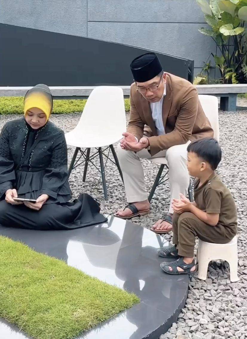 potret Atalia Praratya ziarah ke makam Eril (Instagram.com/ataliapr)