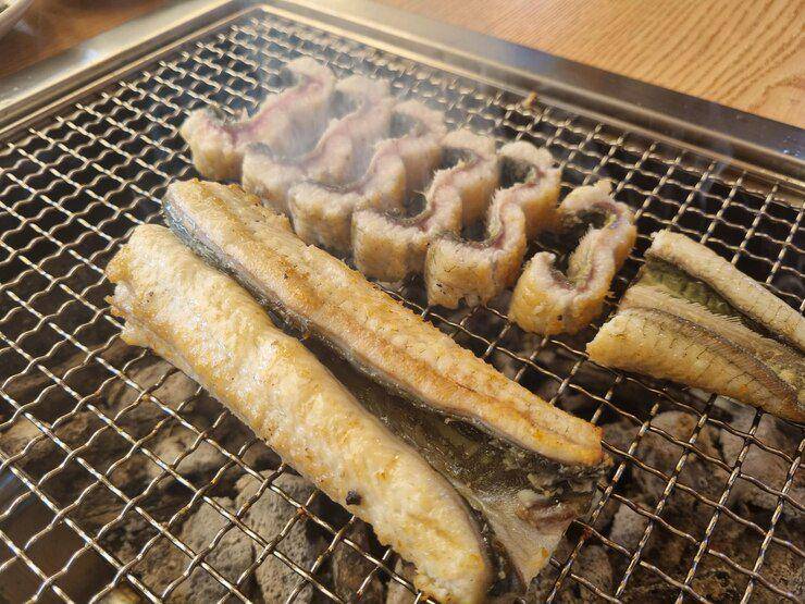 ilustrasi unagi dibakar (freepik.com/ EyeEm)
