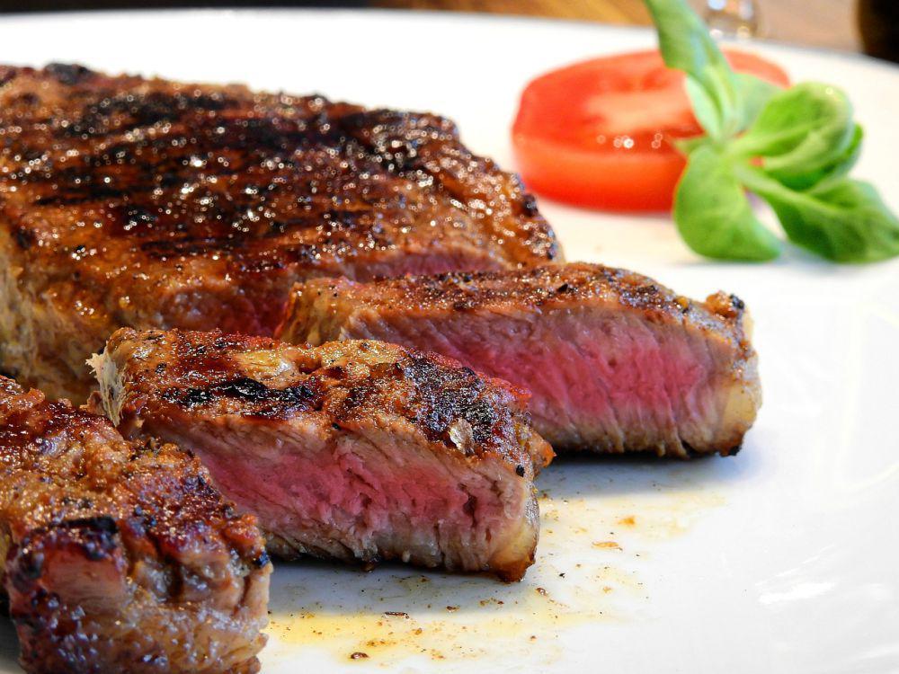 ilustrasi daging sapi yang dimasak dengan metode pan seared (pixabay.com/Bru-nO)