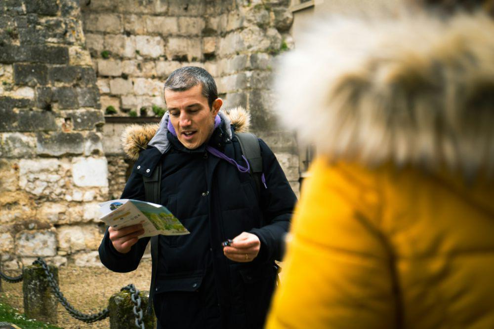 5 Tips Memilih Tour Guide yang Tepat, Pilih yang Berpengalaman