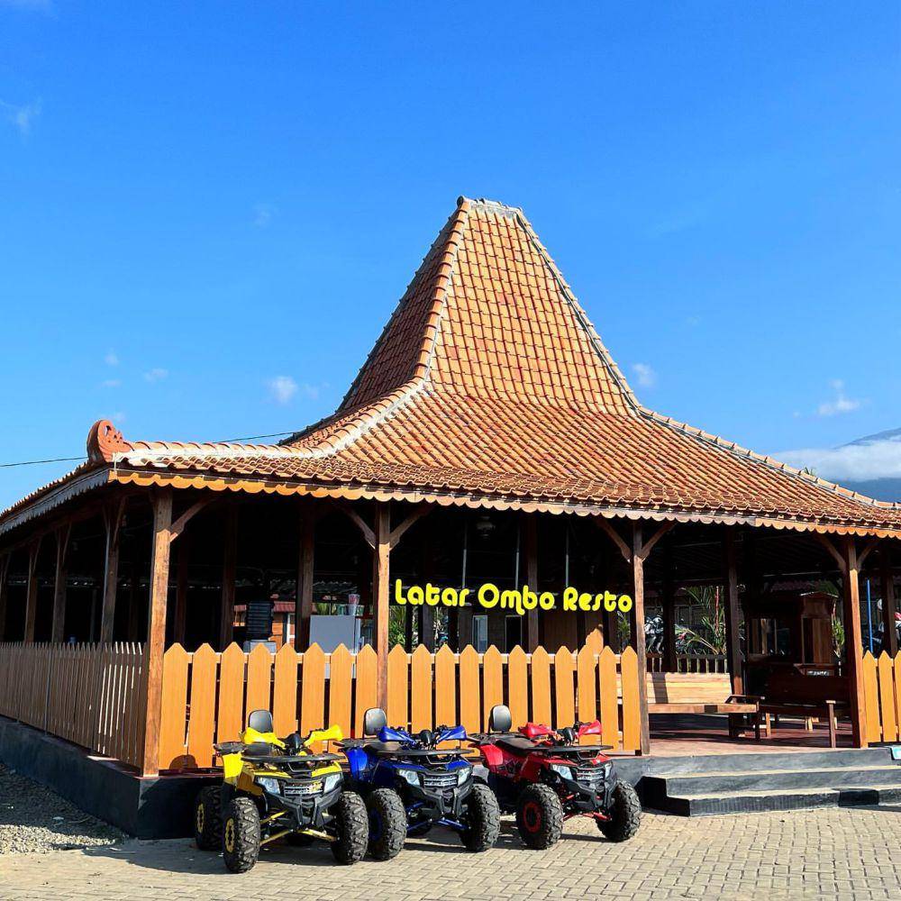 Latar Ombo Resto (instagram.com/lataromboresto)
