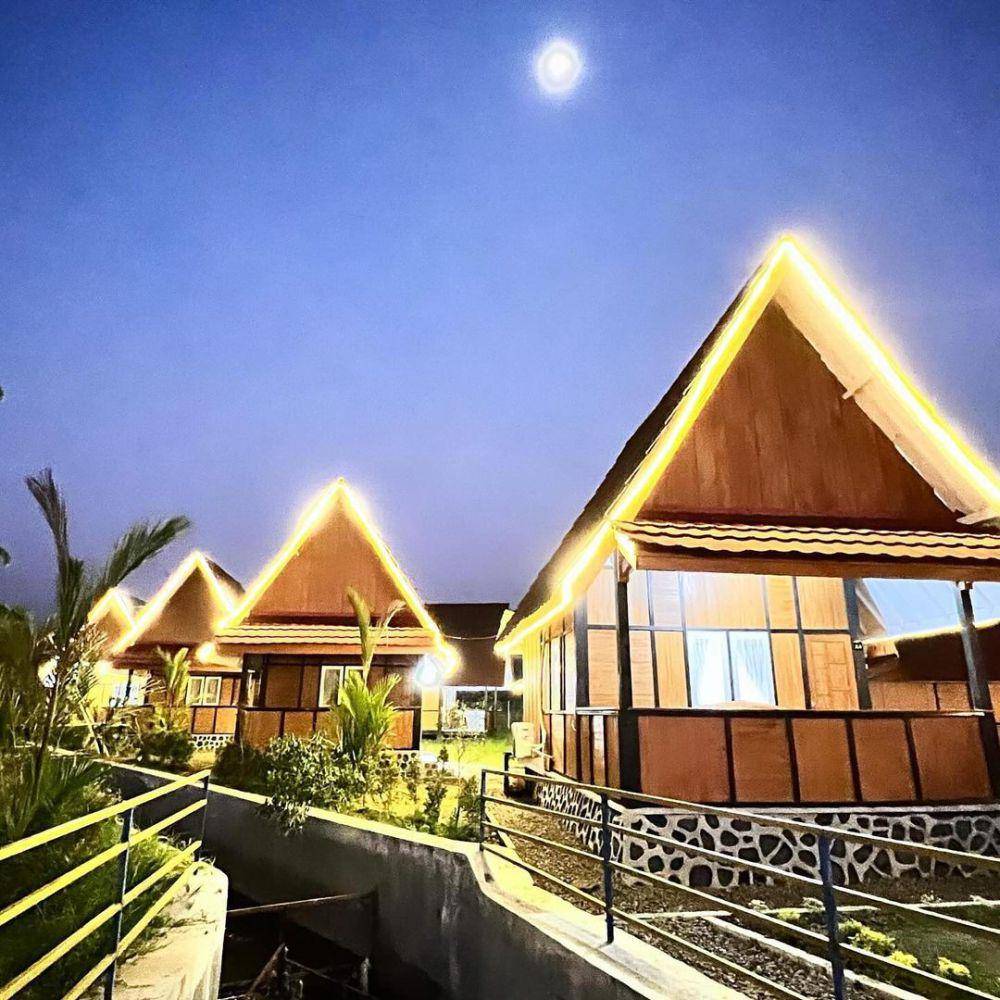 Latar Ombo Resto (instagram.com/lataromboresto)