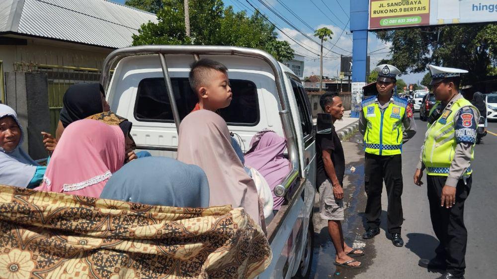Lebaran Topat Pakai Mobil Pikap Masuk Mataram, Siap-siap Kena Tilang!