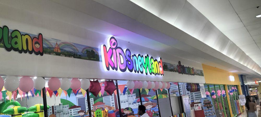 8 Potret Disneyland KW, Namanya Berubah Jadi Kidsneyland, dong!