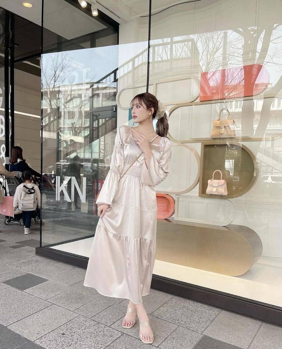 Momo Ito (instagram.com/__peachstagram__)