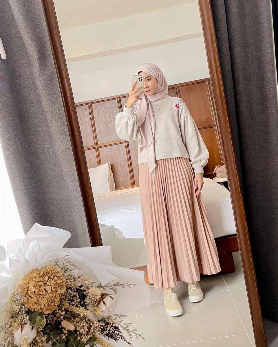 ide styling rok pink ala Richa Etika (instagram.com/richaeu)