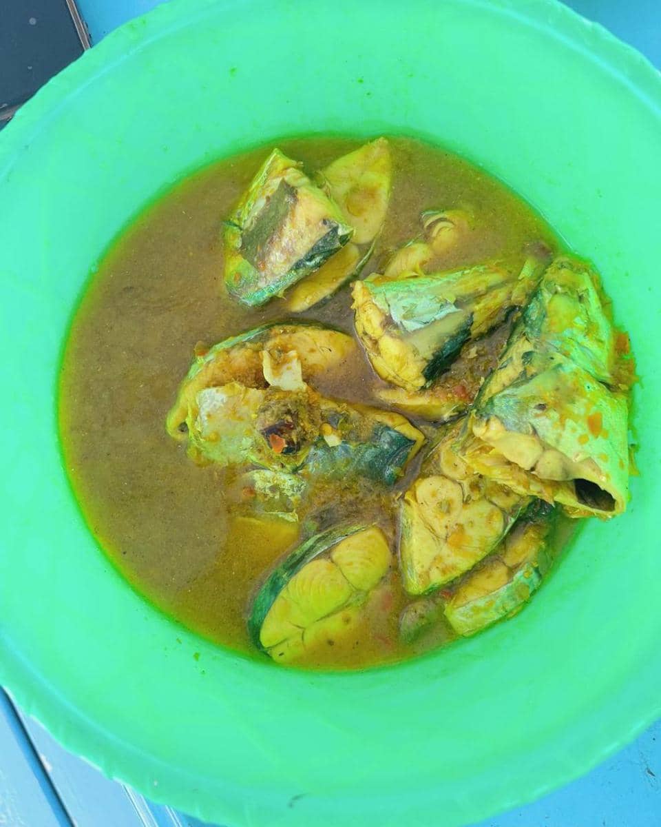 potret Prilly Latuconsina healing dengan mancing ikan di laut (instagram.com/prillylatuconsina96)