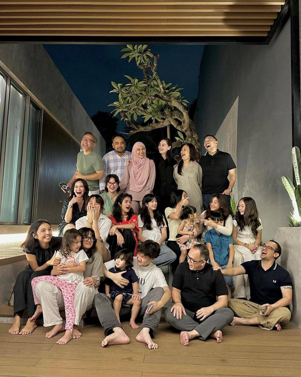 potret Ersa Mayori dan kawan-kawan saat halal bi halal (instagram.com/ersamayori)