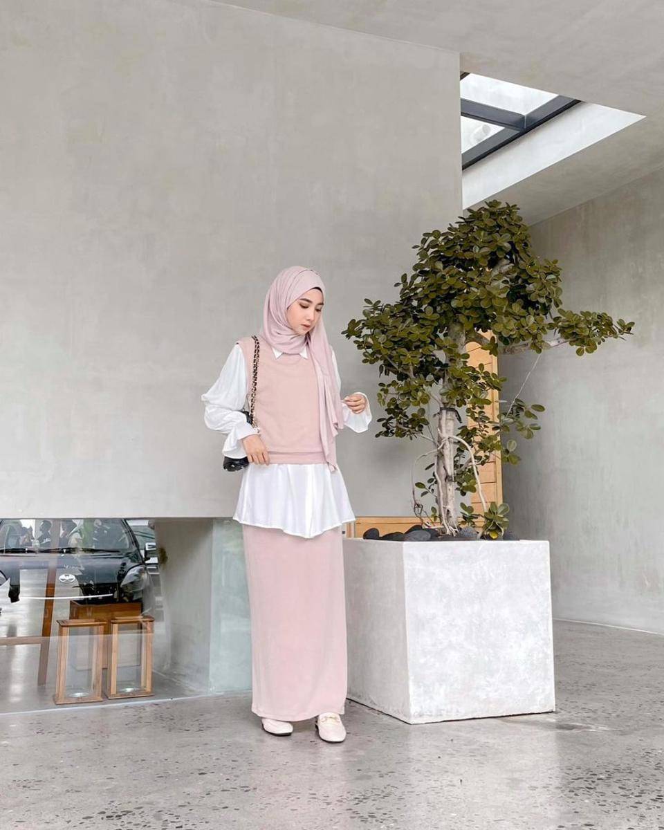 ide styling rok pink ala Richa Etika (instagram.com/richaeu)