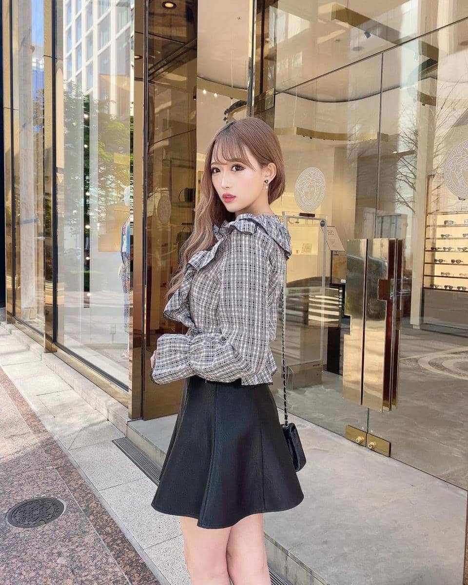 Momo Ito (instagram.com/__peachstagram__)