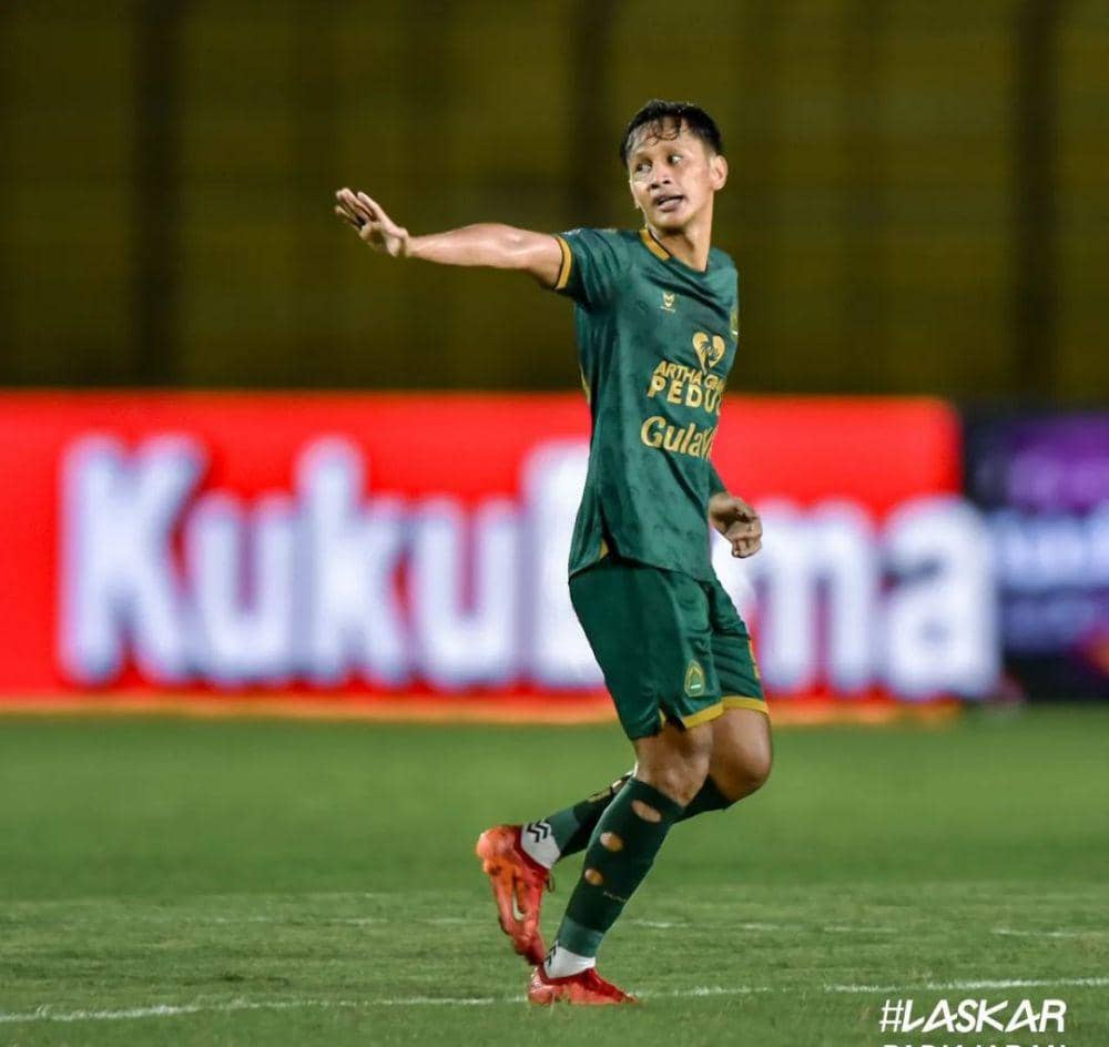 Yandi Sofyan usai mencetak gol ke mantan klubnya. (Instagram.com/officialpersikabo)