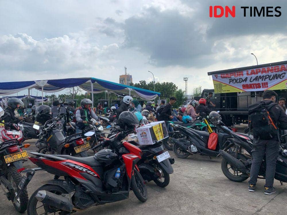 Antrean Panjang dan Tiket Calo Mahal, Pemudik Ogah Lewat Bakauheni