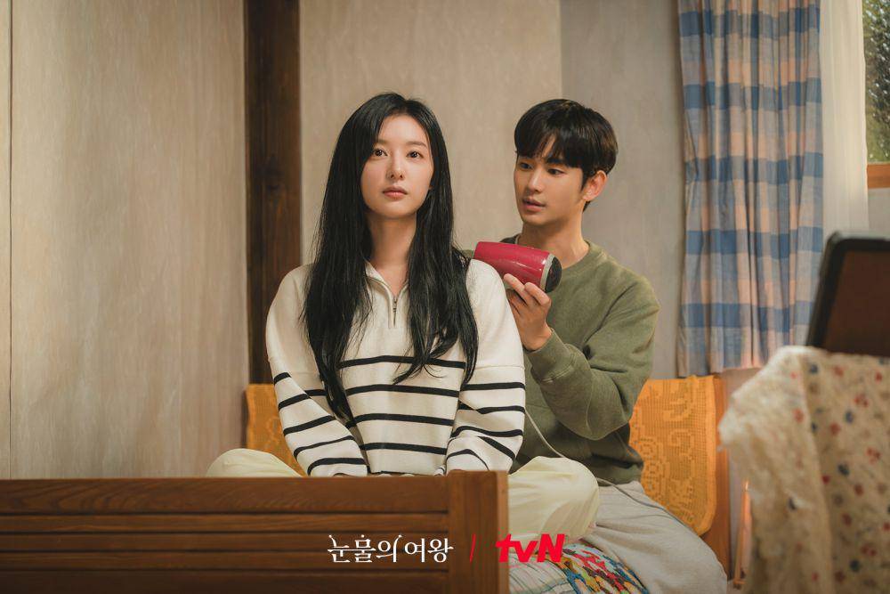 Kim Ji Won dan Kim Soo Hyun di Queen of Tears (twitter.com/CJnDrama)