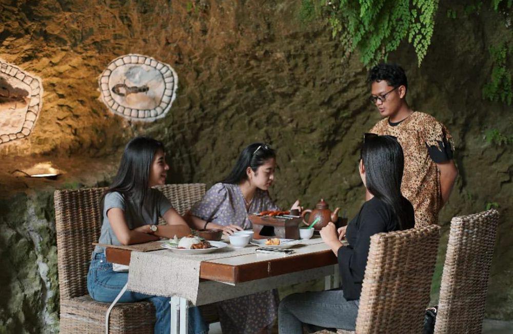 Paleo Stone Age, Restoran Bertema Zaman Batu di Gunungkidul