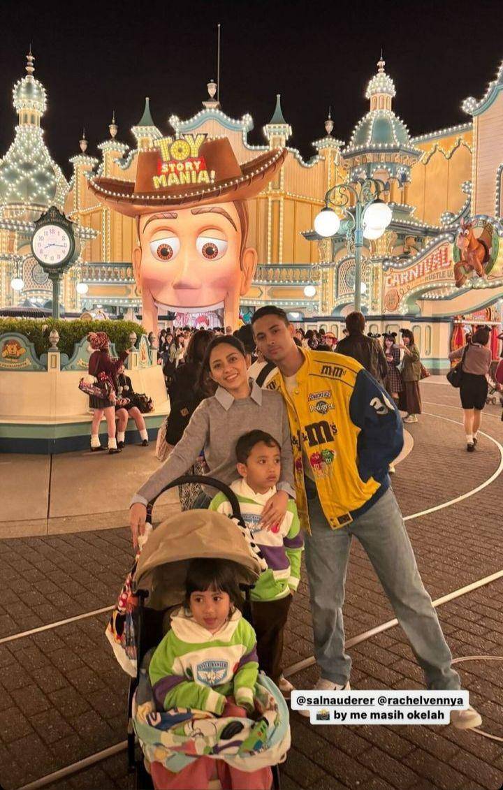 Rachel Vennya Disneyland Tojyo (Instagram.com/rachelvennya)