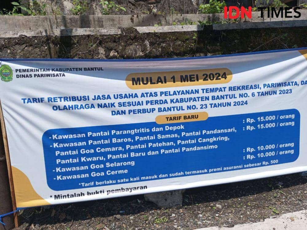 Pengumuman kenaikan harga tiket retribusi masuk objek wisata di Bantul.(IDN Times/Daruwaskita)