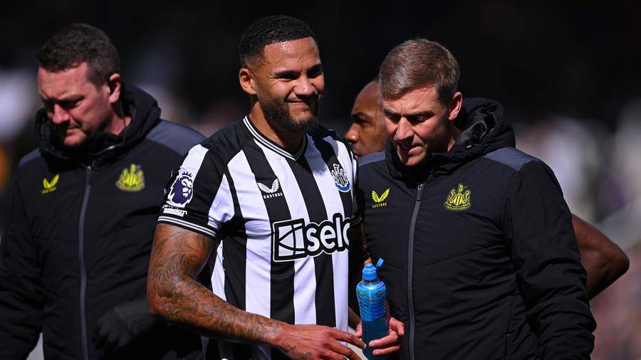 Jamaal Lascelles (tengah) (nufc.co.uk)
