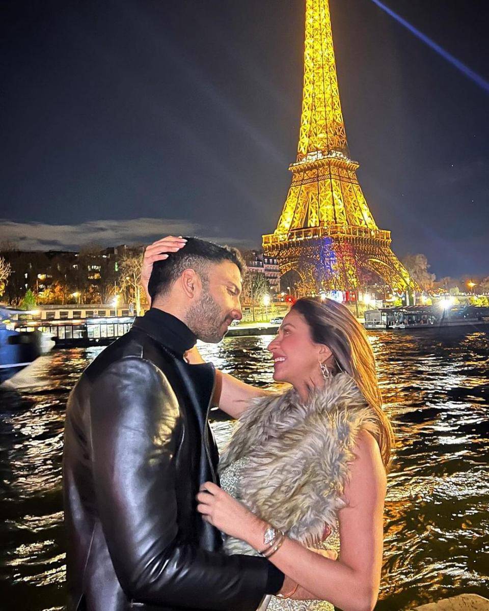 Malvika Raaj dan suami (instagram.com/malvikaraaj)