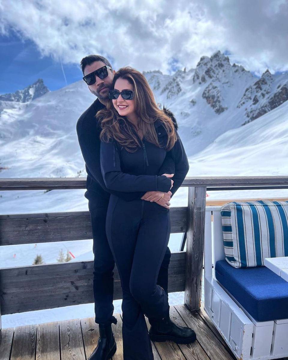 Malvika Raaj dan suami (instagram.com/malvikaraaj)