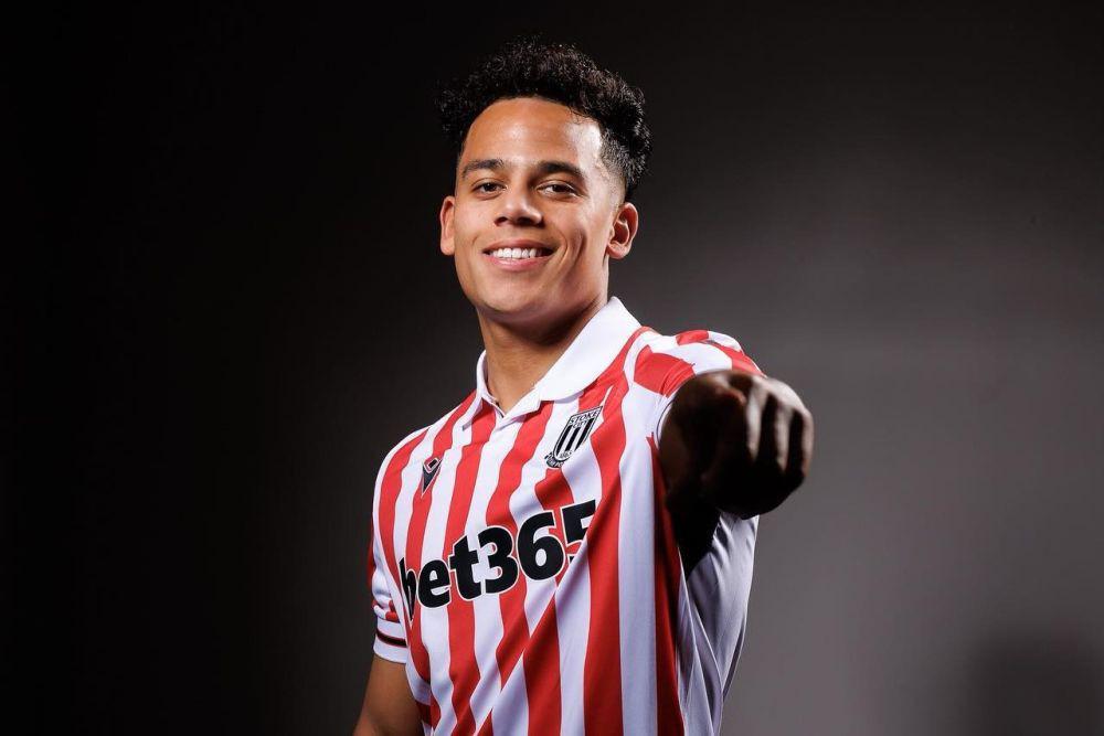 Profil Million Manhoef, Keturunan Indonesia di Stoke City