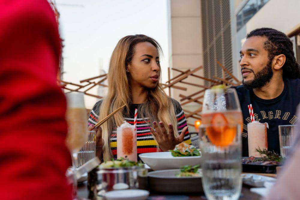 ilustrasi bergosip (pexels.com/Denys Gromov)