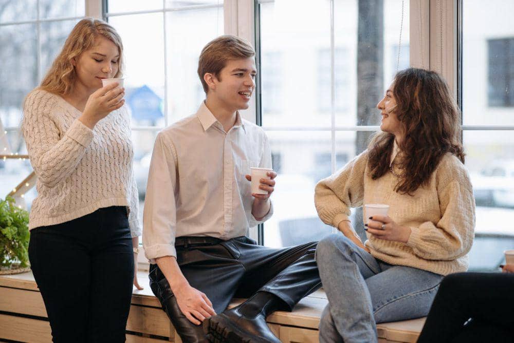 ilustrasi bergosip (pexels.com/Pavel Danilyuk)