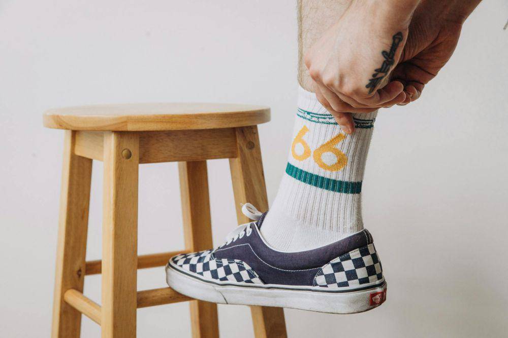 5 Tips agar Kaos Kaki Gak Melar, Cara Mencucinya Harus Benar