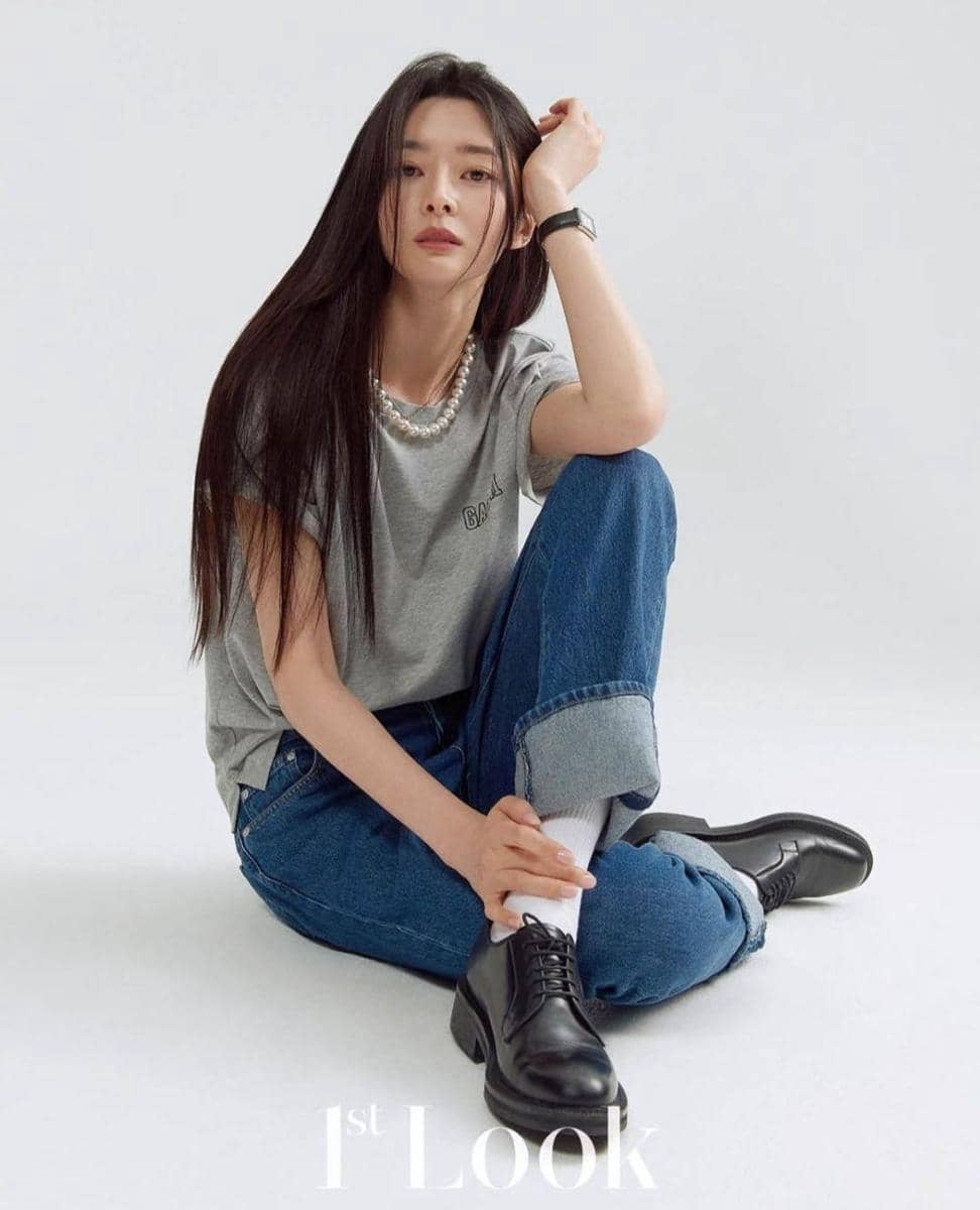 ide styling celana jeans ala Kwon Nara (instagram.com/hv_nara)